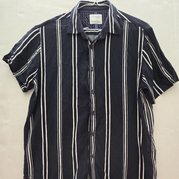 Mens button up - Picture 1 of 3